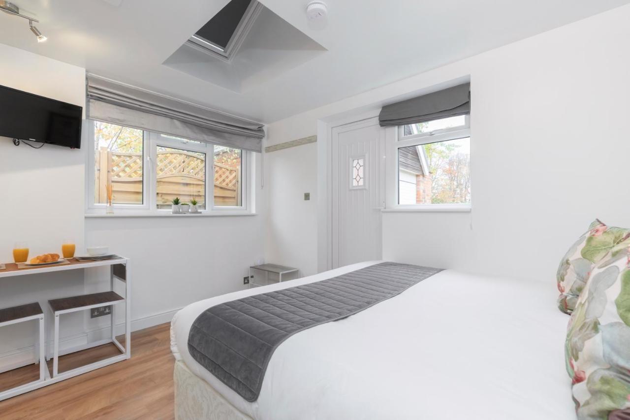 Modern Self Contained Studio Home Cheltenham Extérieur photo